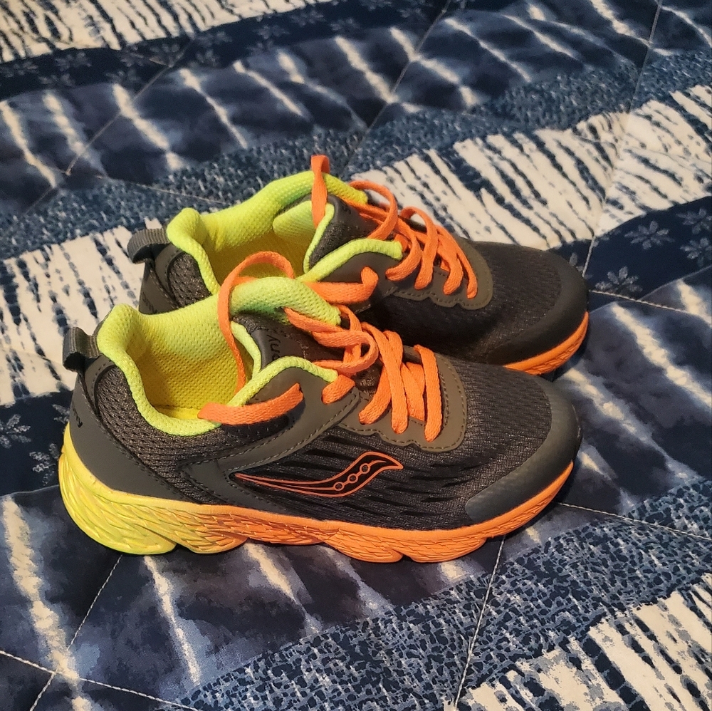 Youth Saucony shoes size 12w